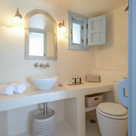 Unique Beachfront Cycladic @ Villa
